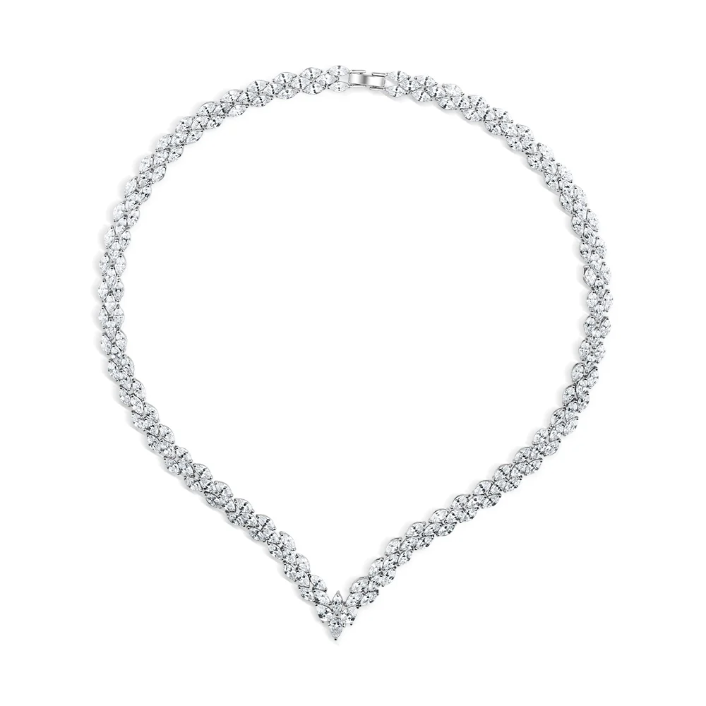 Vintage Style Necklace with Clear Stones - Image 3