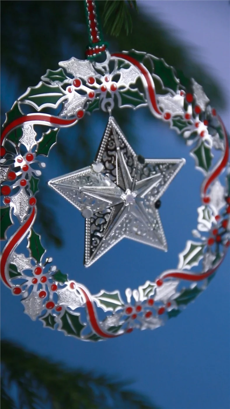 Wreath with Star Christmas Decoration - Image 3